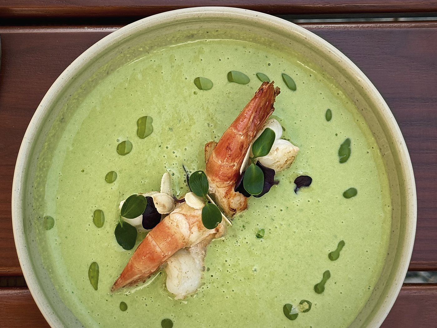 Erbsensuppe mit Garnele
